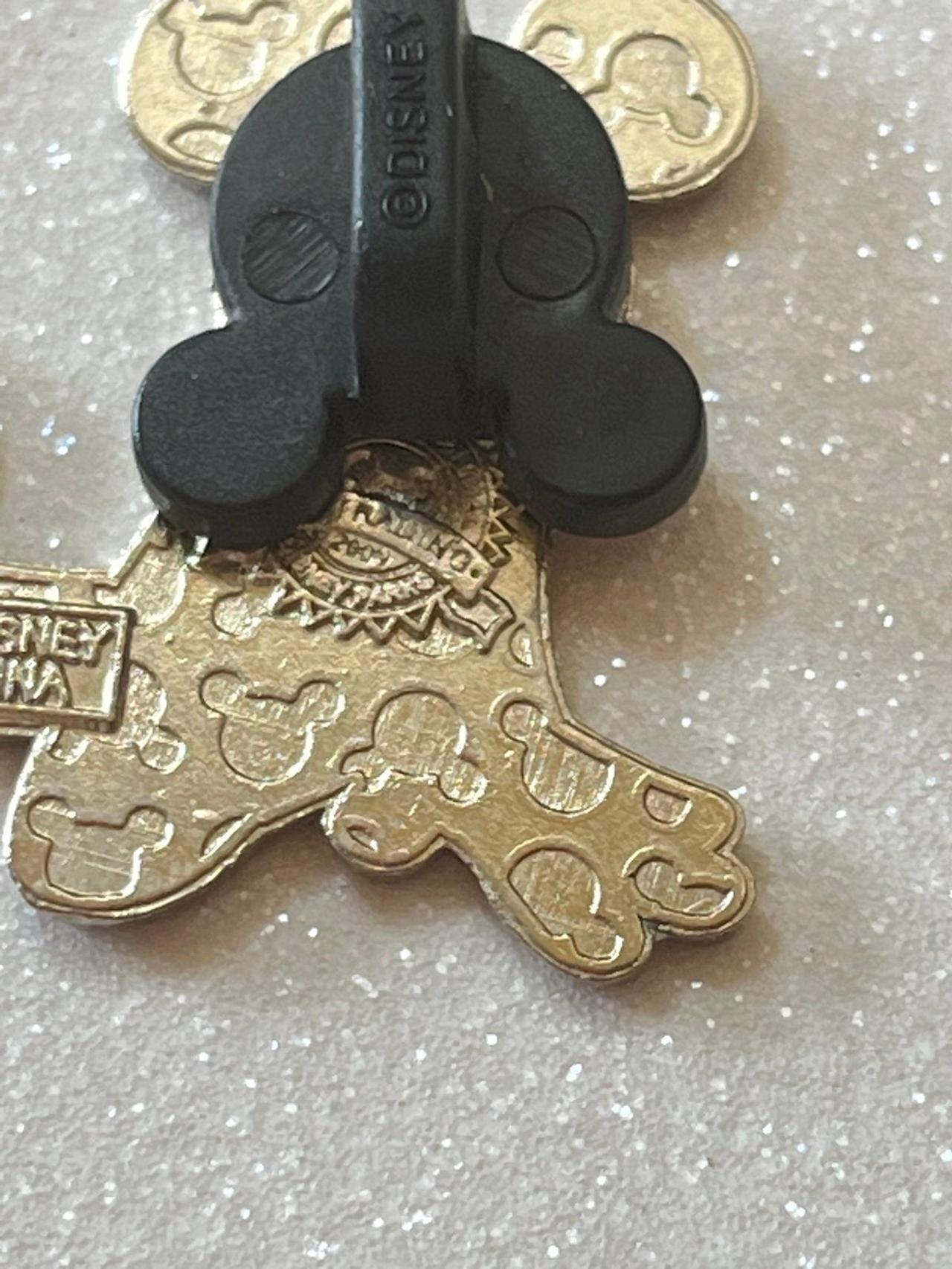 Disney Official Trading Pin Pink Tuxedo Mickey Mouse READ — image 5