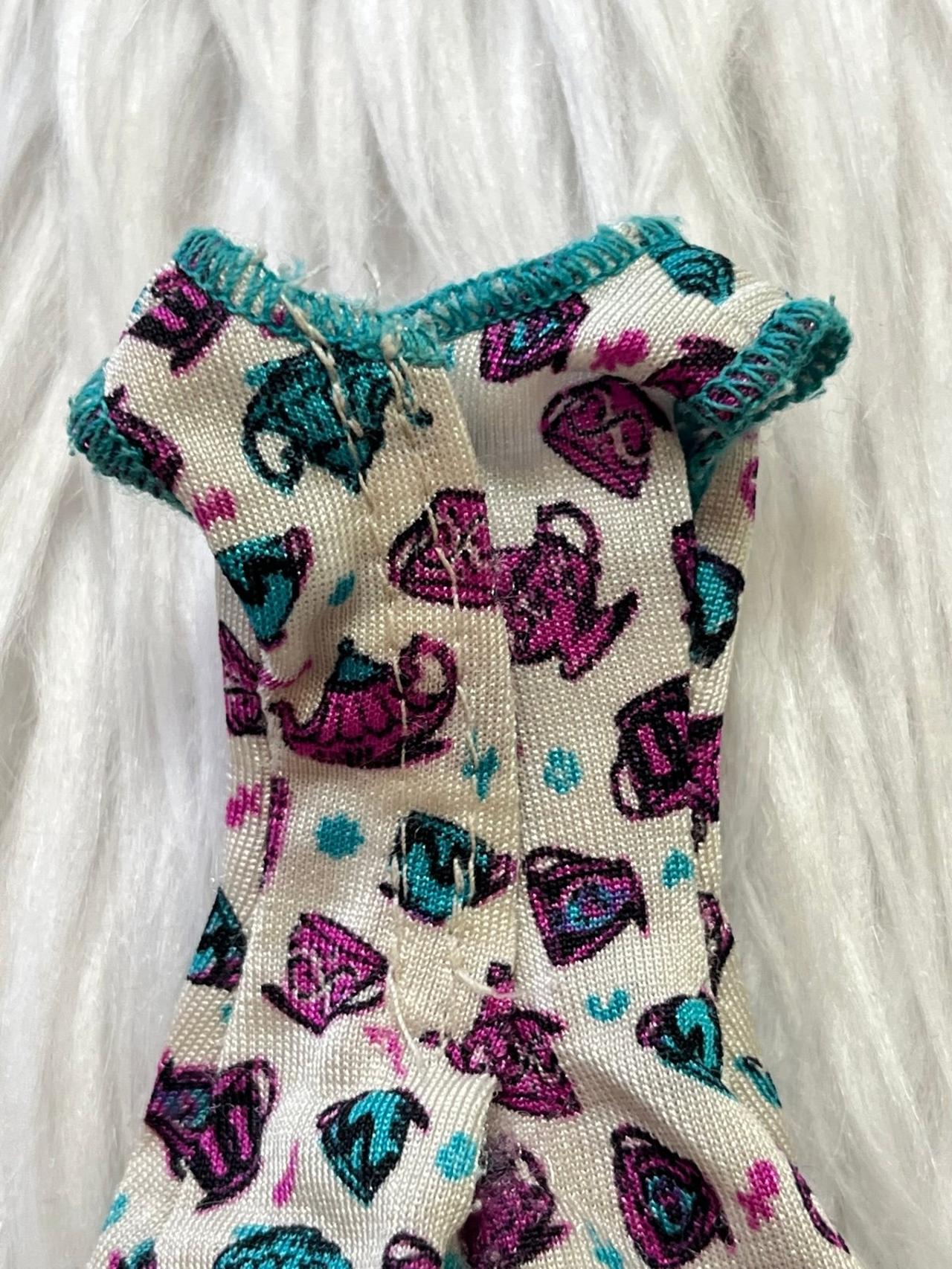 Ever After High G1 Madeline Hatter Getting Fairest Nightgown — image 5