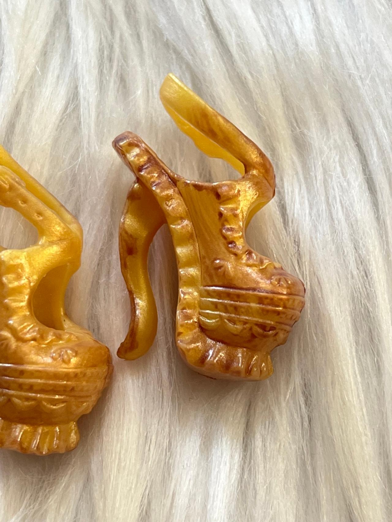 Ever After High G1 Madeline Hatter Hat-Tastic Tea Party Shoes — image 3