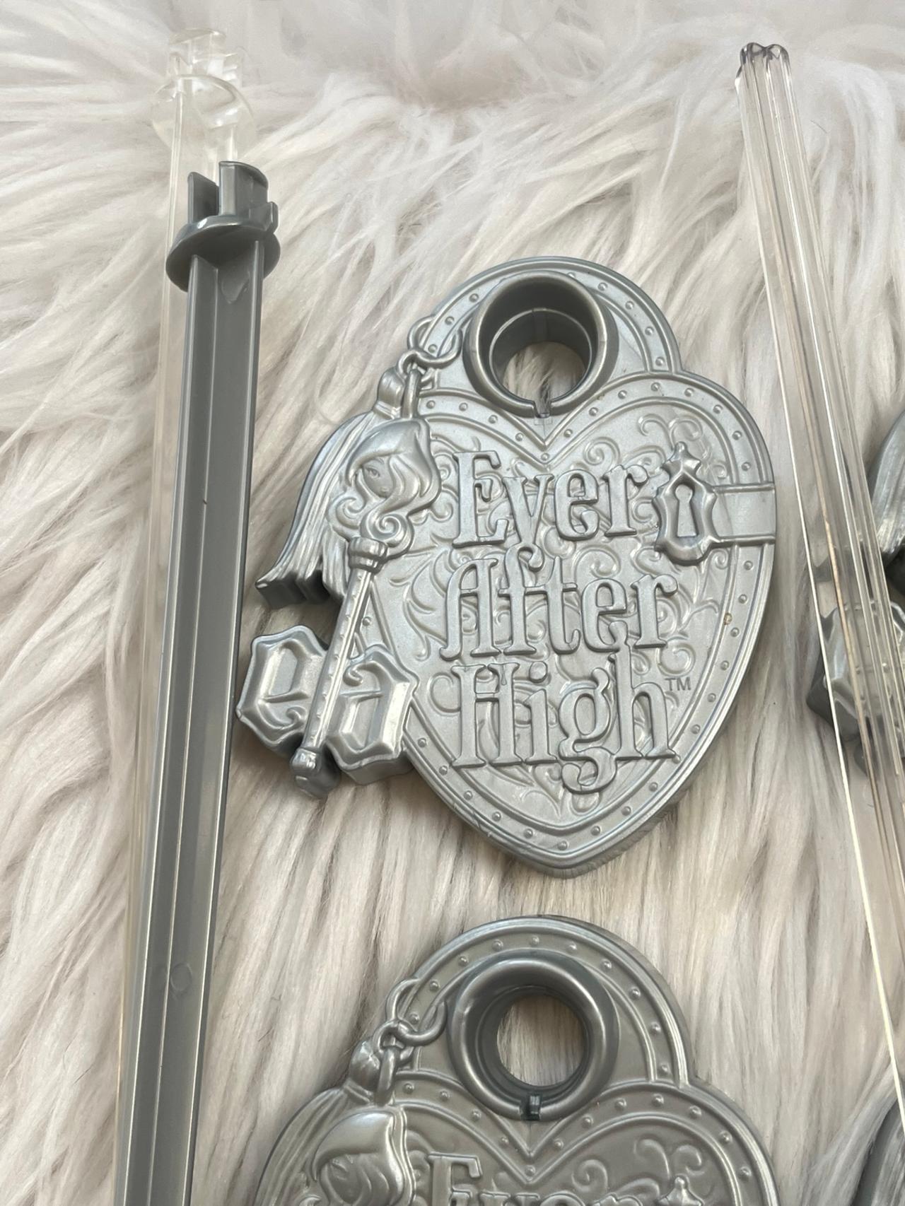 Ever After High G1 Rebel Silver Stand Base & Sticks MESSAGE FOR INDIVIDUALS READ — image 2