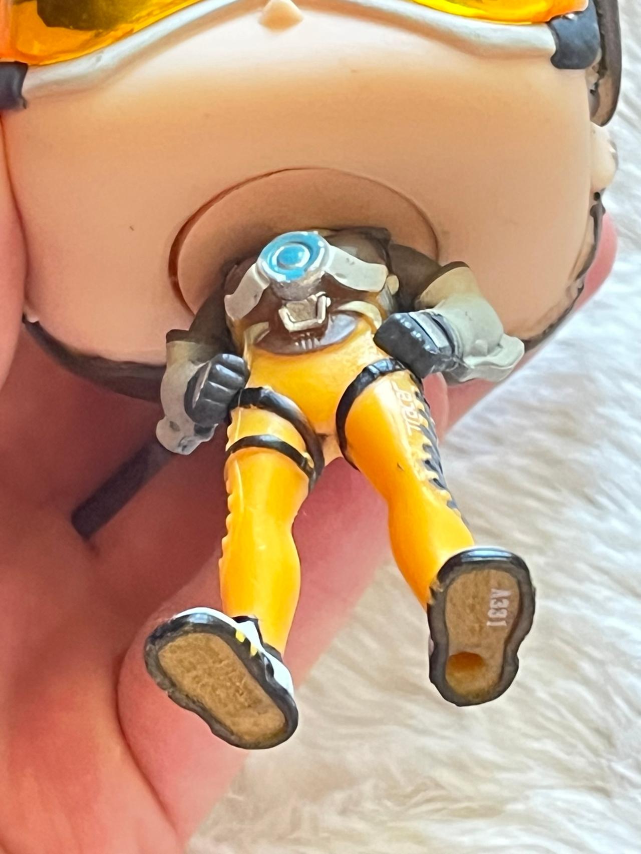 Funko POP! Overwatch Tracer 92 USED-DISPLAY READ — image 11