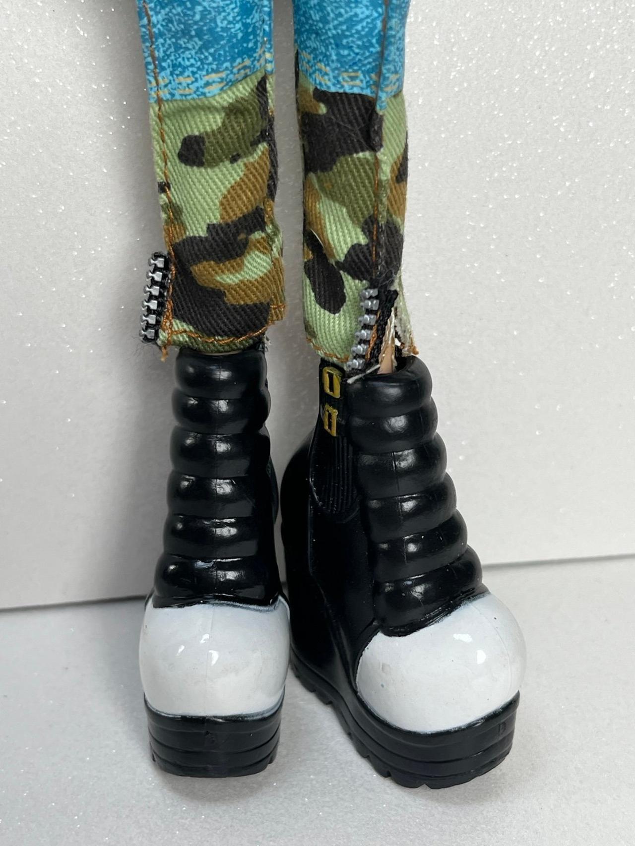 MGA Bratz 2015 Selfie Snaps Jade Doll NEAR COMPLETE Outfit READ — image 5
