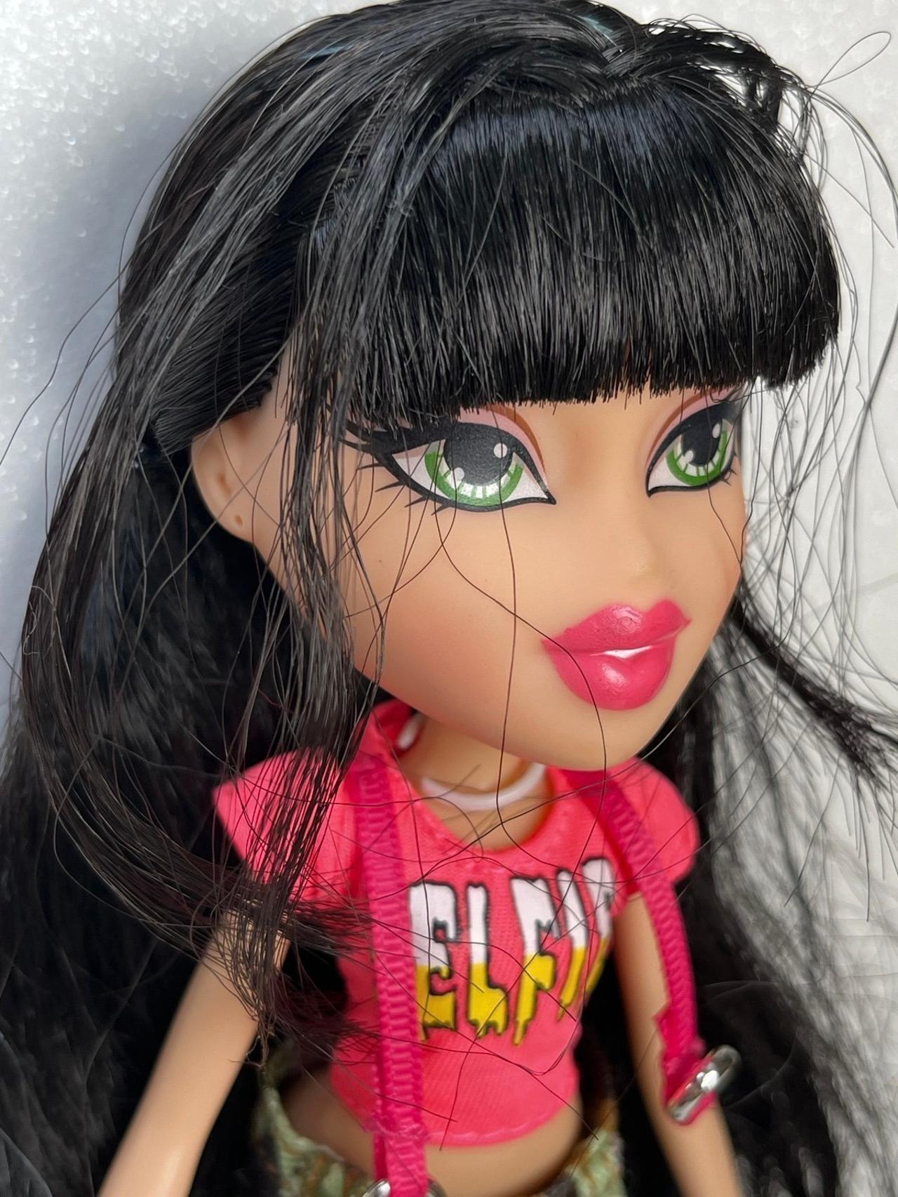 MGA Bratz 2015 Selfie Snaps Jade Doll NEAR COMPLETE Outfit READ — image 6