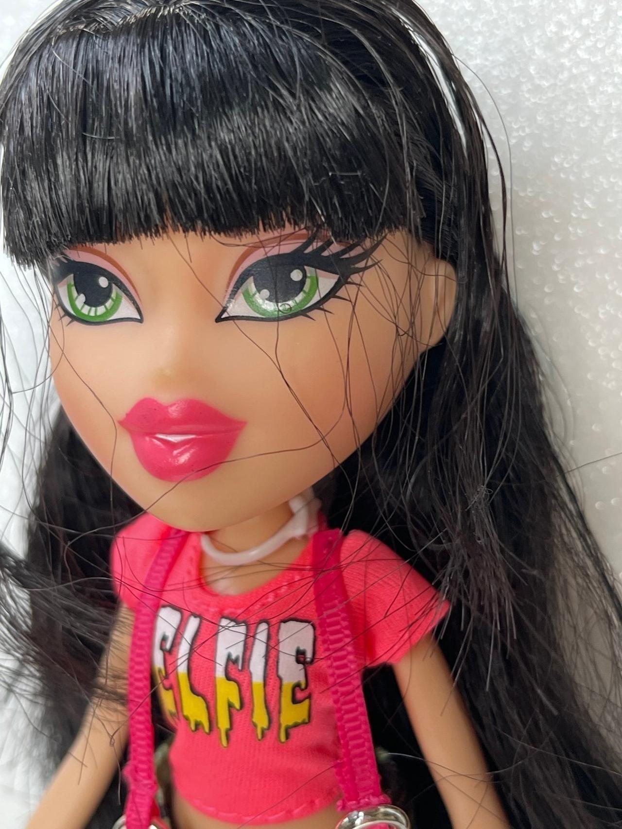 MGA Bratz 2015 Selfie Snaps Jade Doll NEAR COMPLETE Outfit READ — image 7