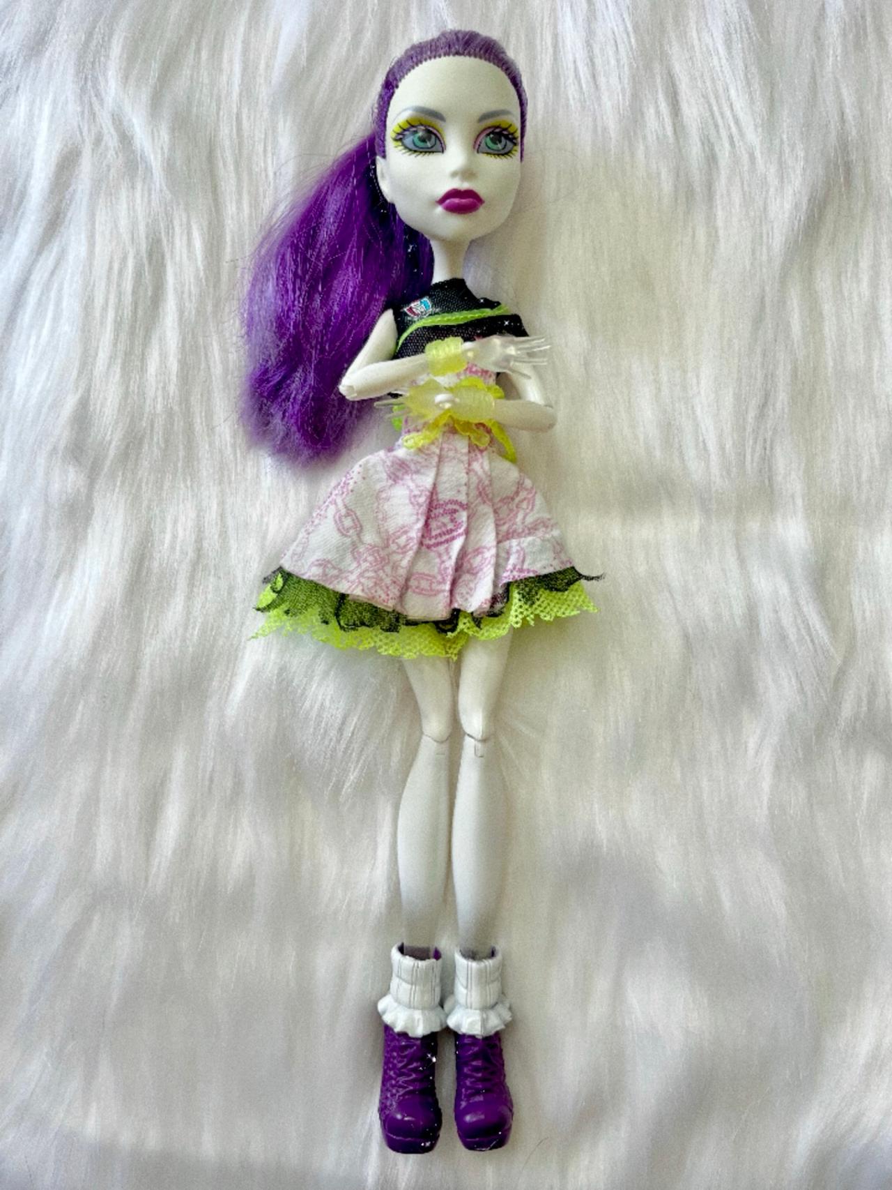 Monster High G1 Ghouls Sports Spectra Vondergeist INCOMPLETE OOB Doll READ