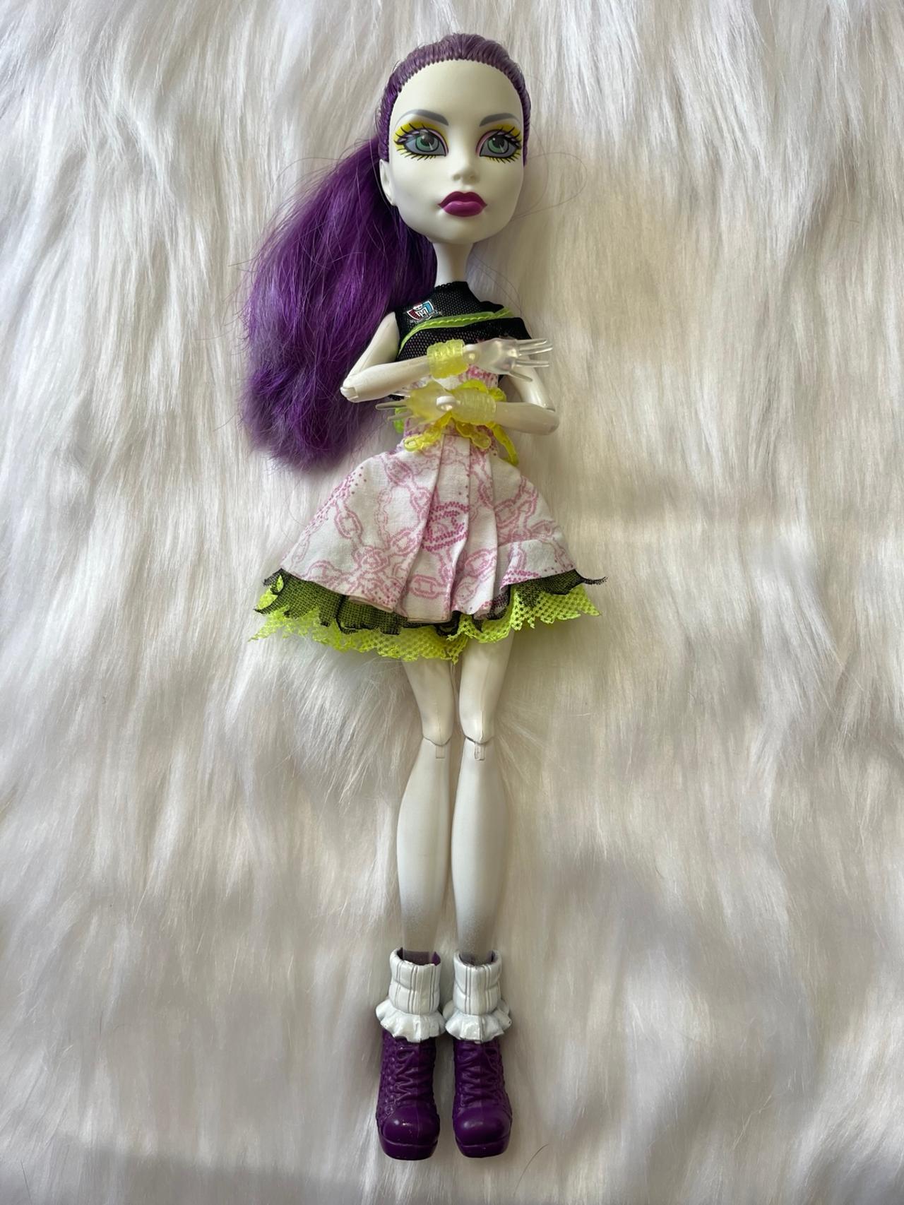 Monster High G1 Ghouls Sports Spectra Vondergeist INCOMPLETE OOB Doll READ — image 2