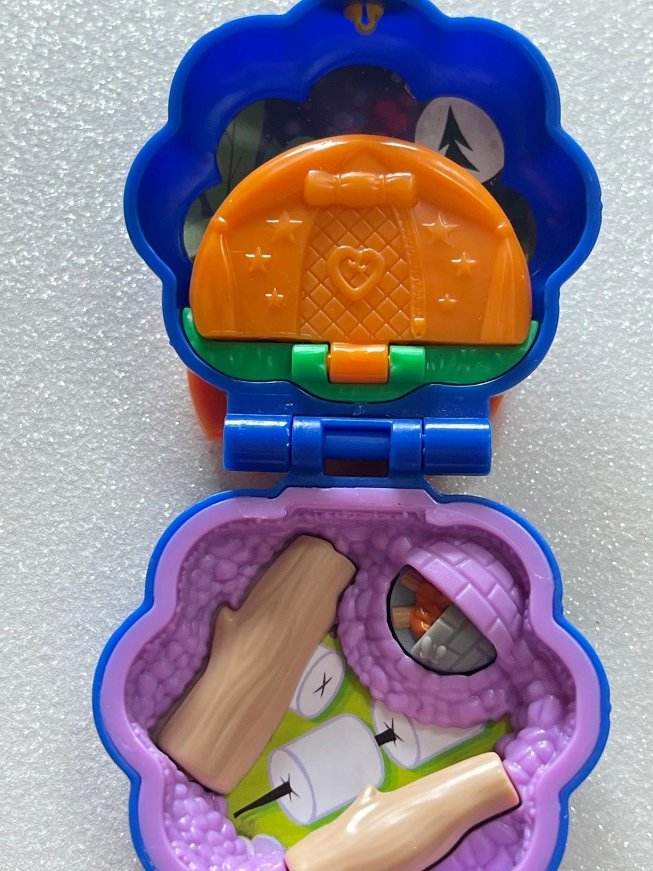 Polly Pocket 2017 Compact Playset, Campfire Scene 3” Compact READ — image 6