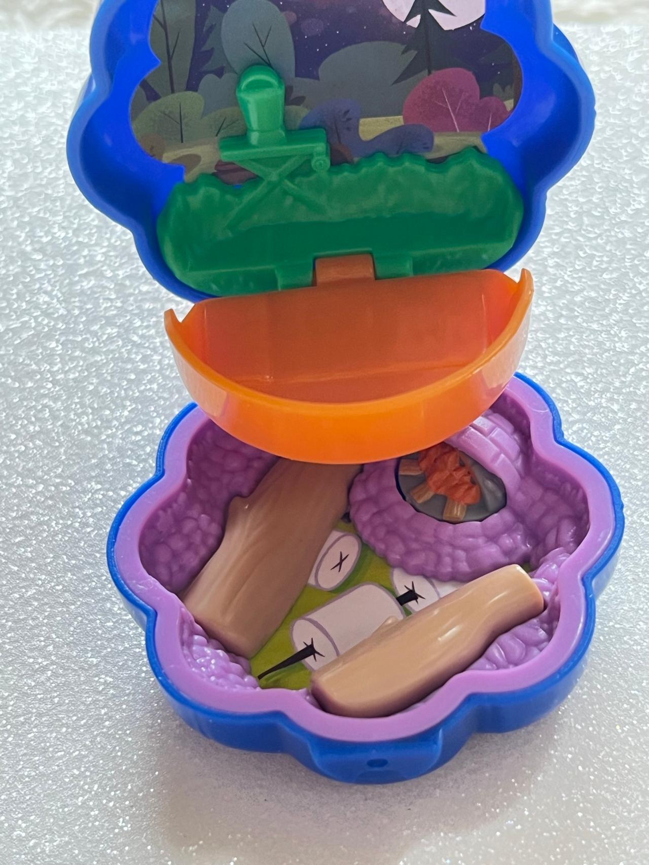 Polly Pocket 2017 Compact Playset, Campfire Scene 3” Compact READ — image 7