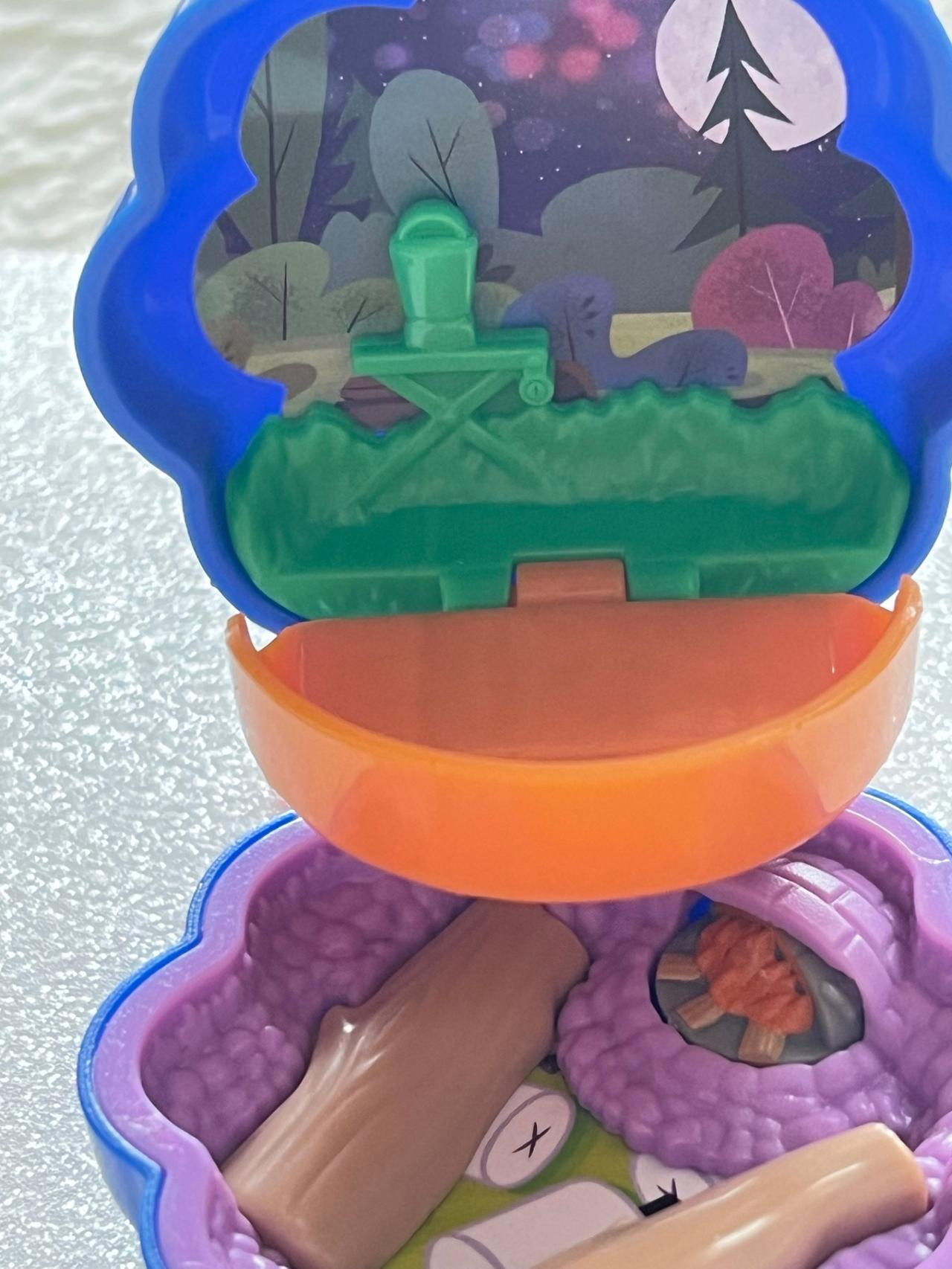 Polly Pocket 2017 Compact Playset, Campfire Scene 3” Compact READ — image 8
