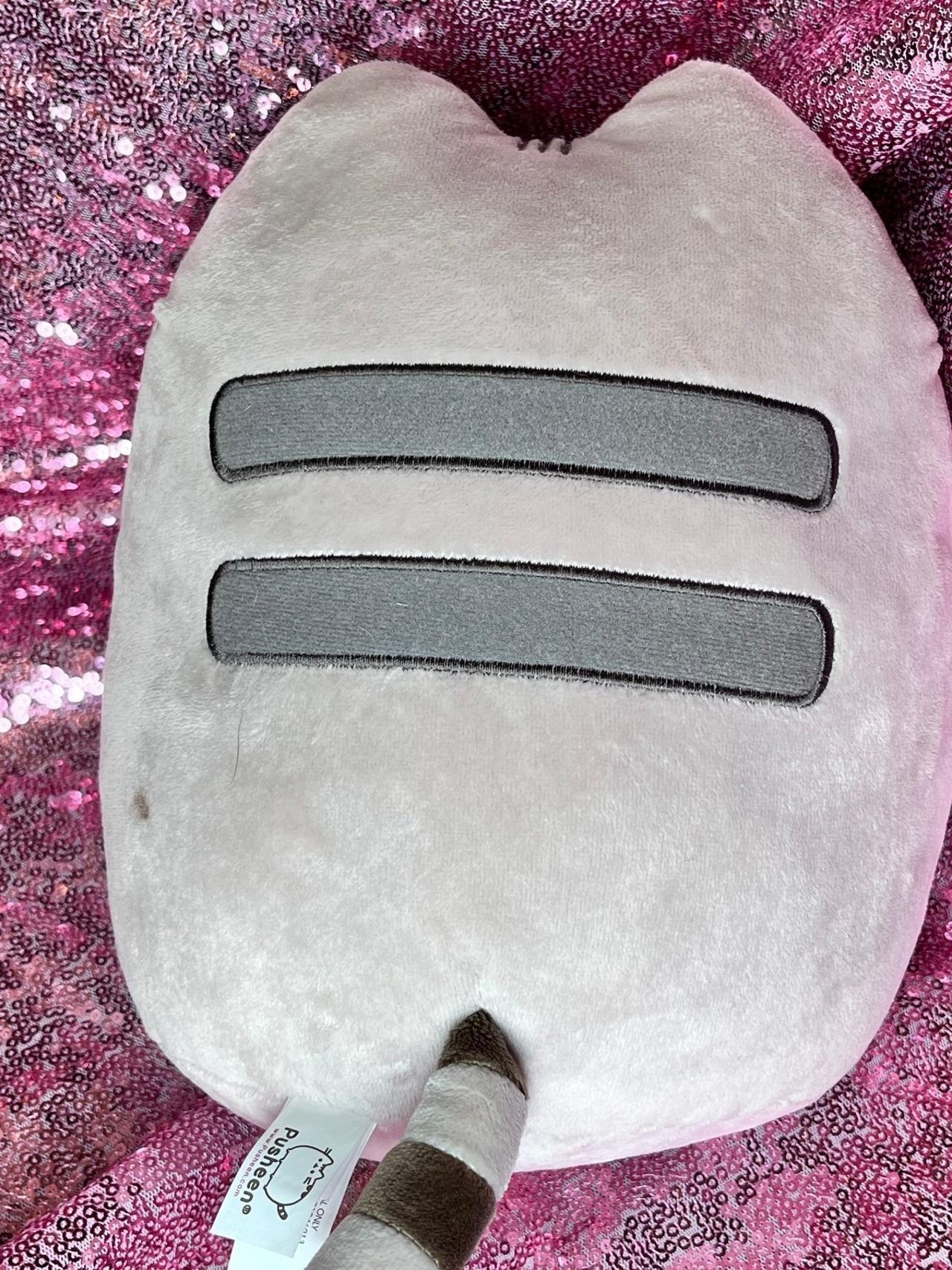 Pusheen Christmas Plush Holding Present 8-10” Plush UWT READ — image 5