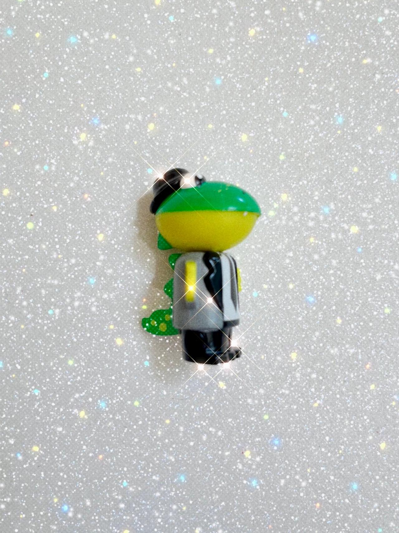 Ryan’s World Mystery Microverse Frog in Suit Figure READ