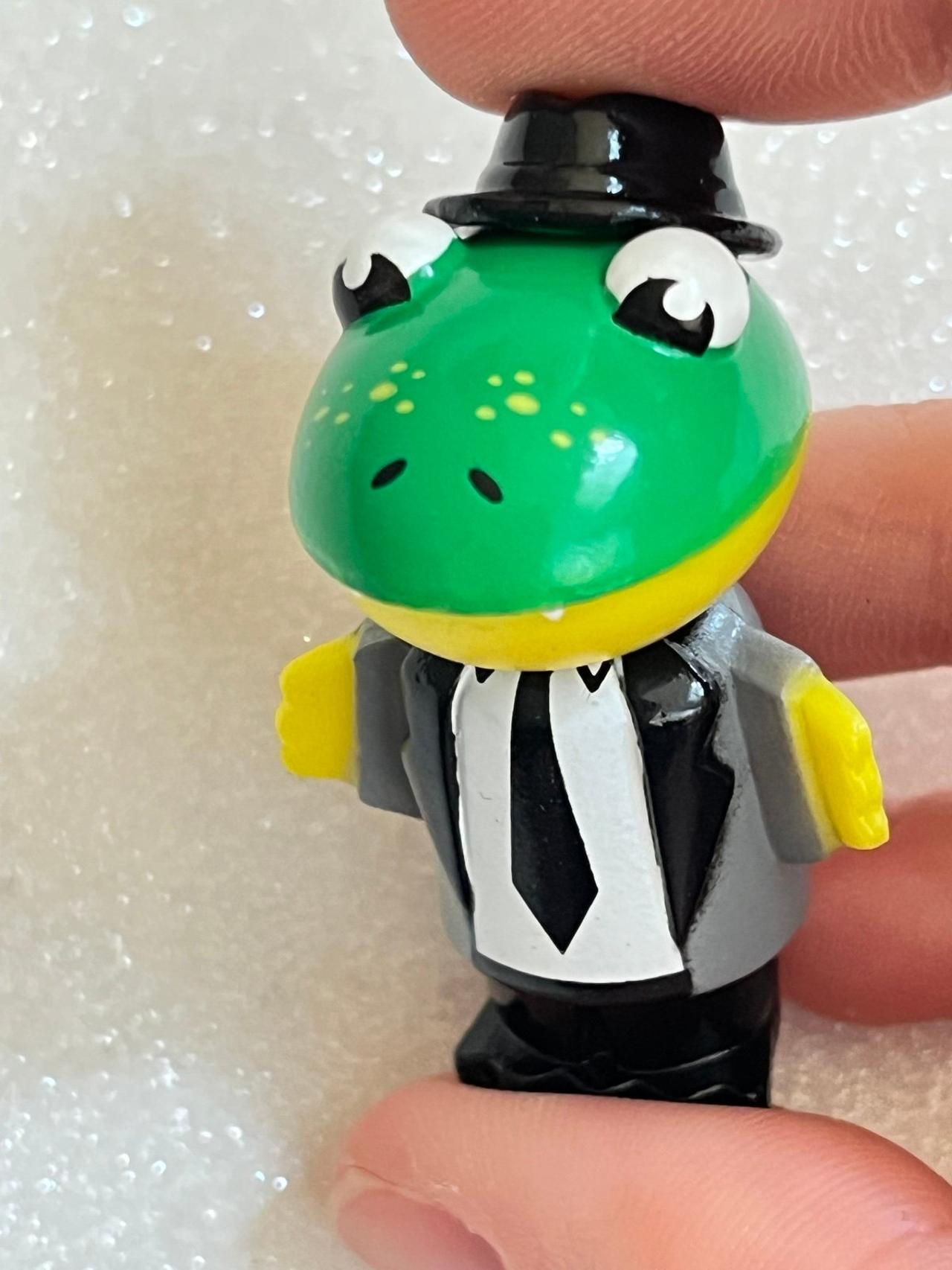 Ryan’s World Mystery Microverse Frog in Suit Figure READ — image 3
